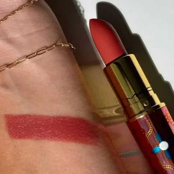 MAC Cosmetics Satin Lipstick Embroidered Opulence Collection in Find the Light - Picture 3 of 4